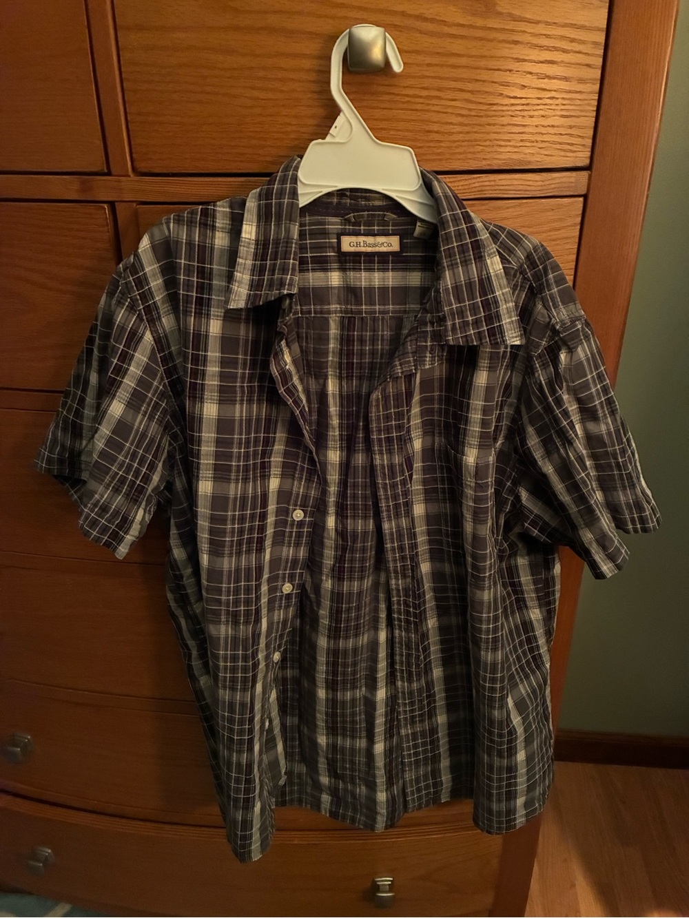 G.H. Bass & Co. Short-Sleeve Plaid Button-Up Shirt - Gray and White